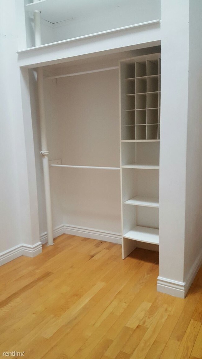 Building Photo - 1 br, 1 bath  - 206 W Michigan Ave