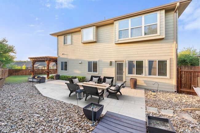 Building Photo - 116 Silkstone St