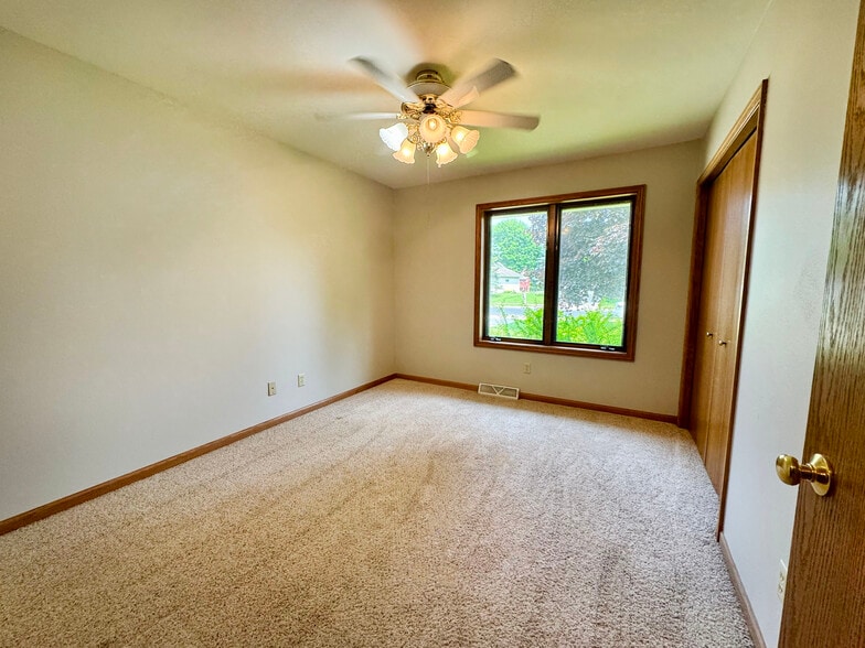 Bedroom 3 - 5807 Black Walnut Dr