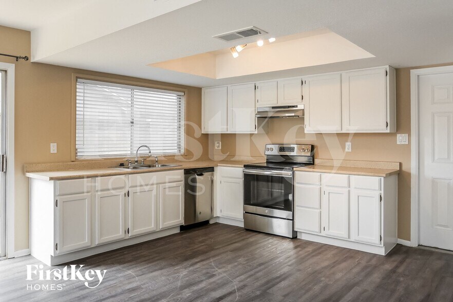 Building Photo - 5015 W Mercer Ln