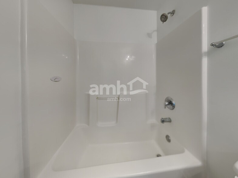 Building Photo - 4 Woodsong Ct