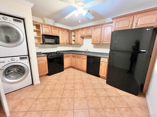 Primary Photo - 153 Montgomery Ave