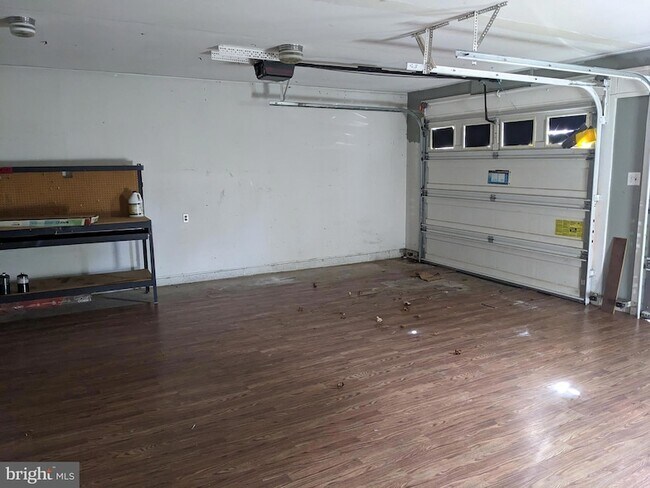 Building Photo - 137 Holden Dr