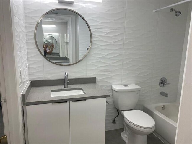 Building Photo - 9977 Westview Dr