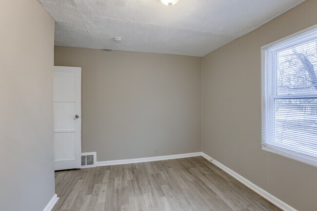 Building Photo - 3356 N 41st St