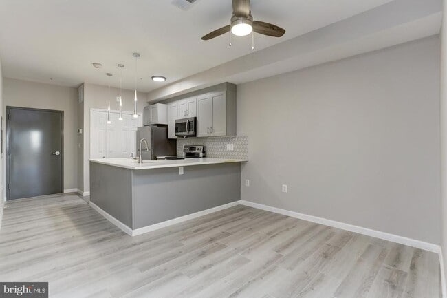 Building Photo - 400 N Highland Ave