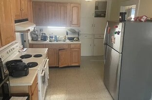 Building Photo - 123 Lakeview Ave