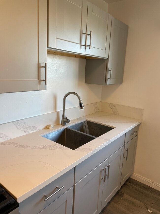 Kitchen - 1714 Grove St