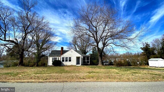 Building Photo - 3 Fairfax Cir