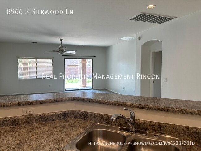 Building Photo - FRESH AND READY!! VAIL SCHOOLS TOO!!3 bed/...