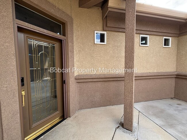 Building Photo - Golf Course Living with Mountain Views & Detached Casita
