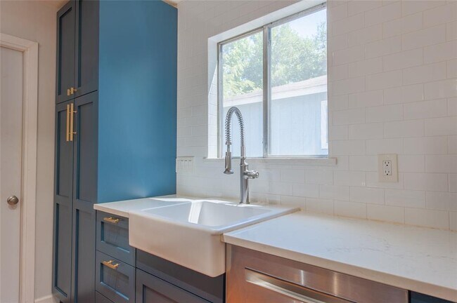 Building Photo - 7808 Clydesdale Dr