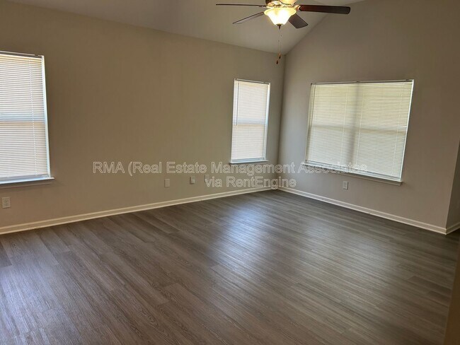 Building Photo - 156 Meadowbrooke Dr