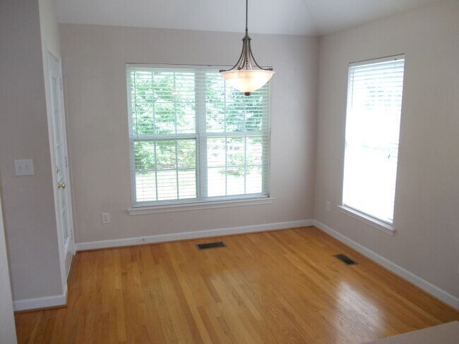 Building Photo - Beautiful Highland Creek Ranch home with 4...