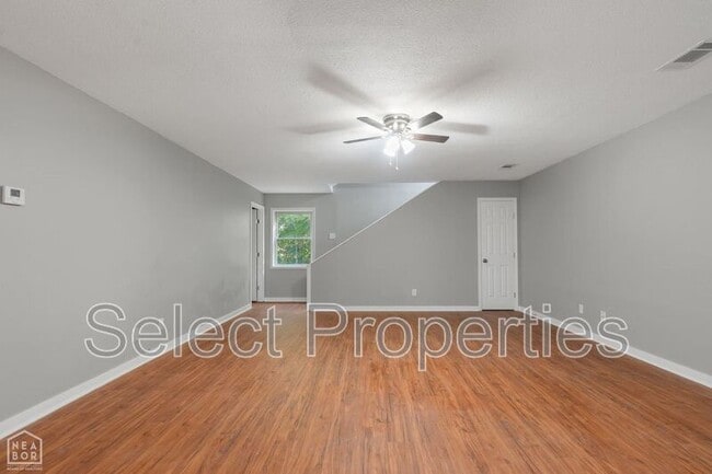 Building Photo - 722 Kitchen St