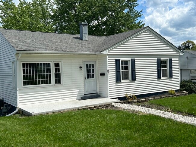 Primary Photo - Newly Renovated 2 Bedroom Home Available f...