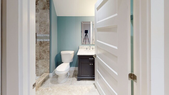 Building Photo - 7BR/4BA Fort Sanders Home | Walk to UTK | ...