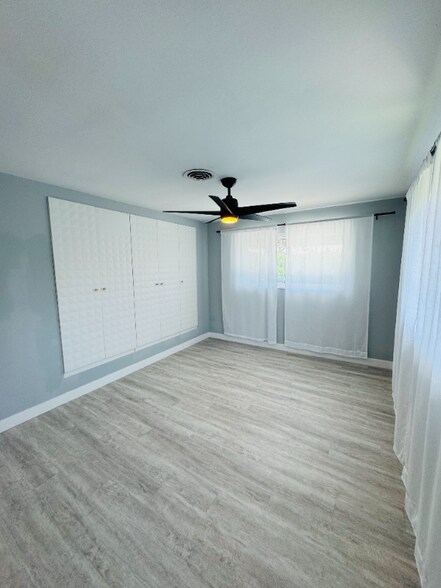 Building Photo - 2171 NE 62nd Ct