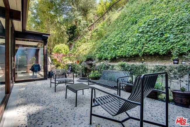 Building Photo - 9624 Yoakum Dr