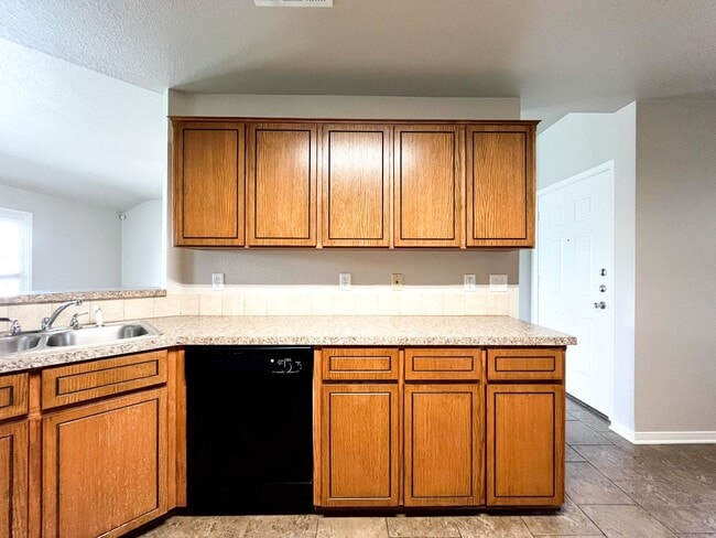 Building Photo - Available NOW!!!! This Beautiful 1 story, 4 Bedroom, 2 bath home in Killeen has a lot to offer!  ...