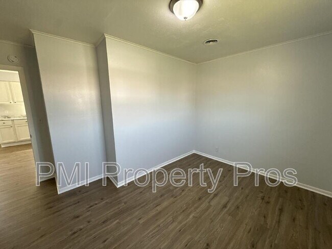 Building Photo - 2716 N Buffum St