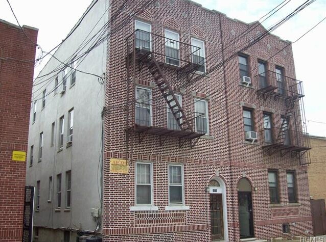 Primary Photo - 1371 Ellison Ave