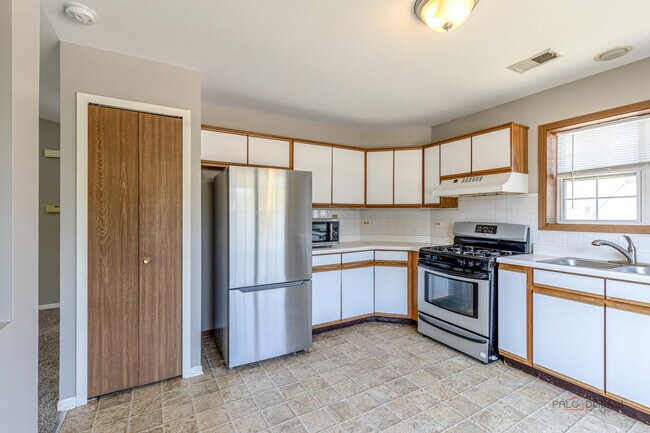 Building Photo - 2847 Heatherwood Dr