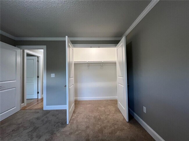 Building Photo - 395 Mendon Rd