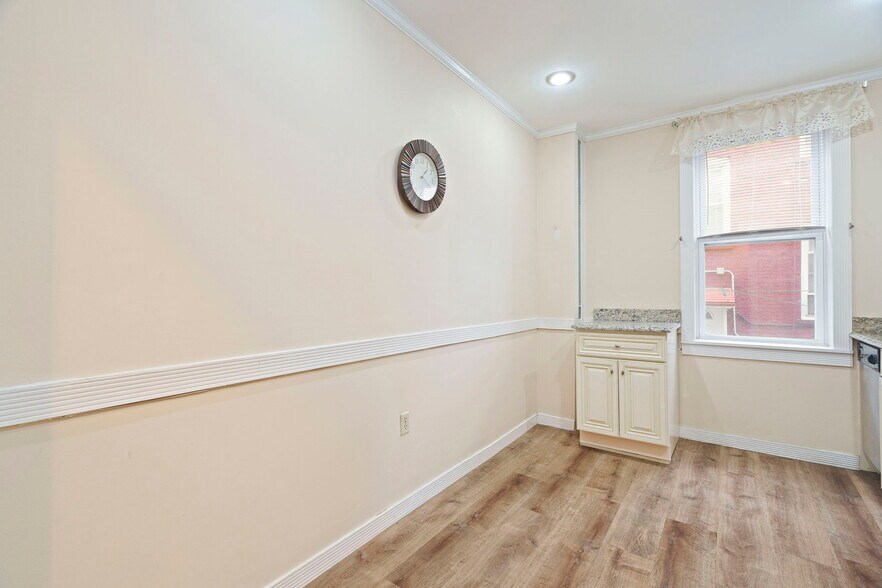 Building Photo - 6045 Boulevard E