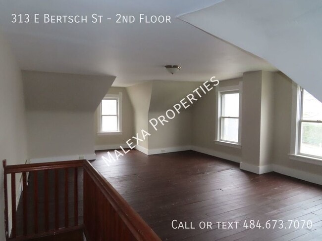 Building Photo - 313 E Bertsch St