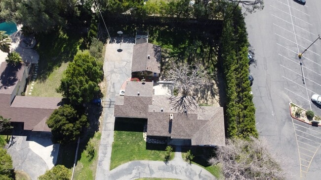 Building Photo - Beautiful, Ranch-Style, 4 Bedroom, 2 Bathroom Northridge Home Available For 1 Year Lease