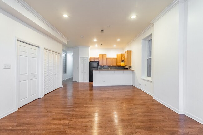 Building Photo - 910 W 19th Pl