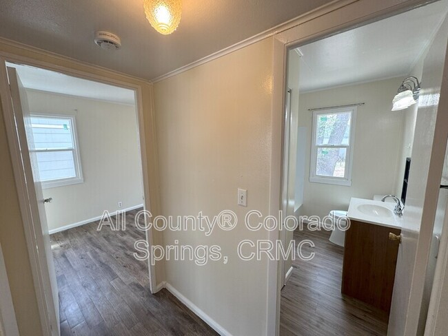 Building Photo - 607 Brookshire Ave