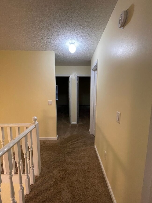 Building Photo - Foxchase Subdivision - End Unit!