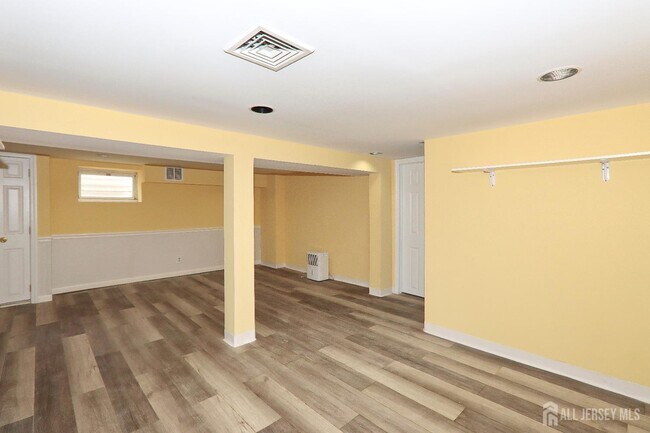 Building Photo - 2 Mohawk Dr