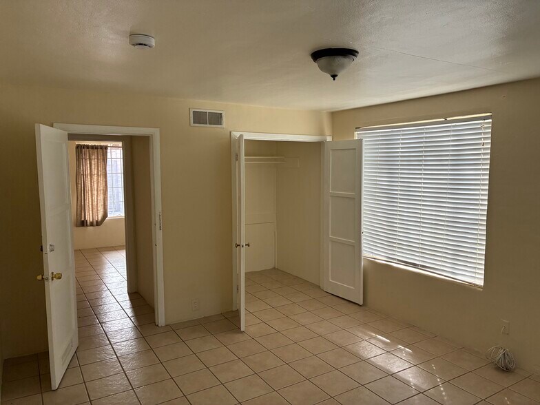 Building Photo - 558 E Avenue Q12