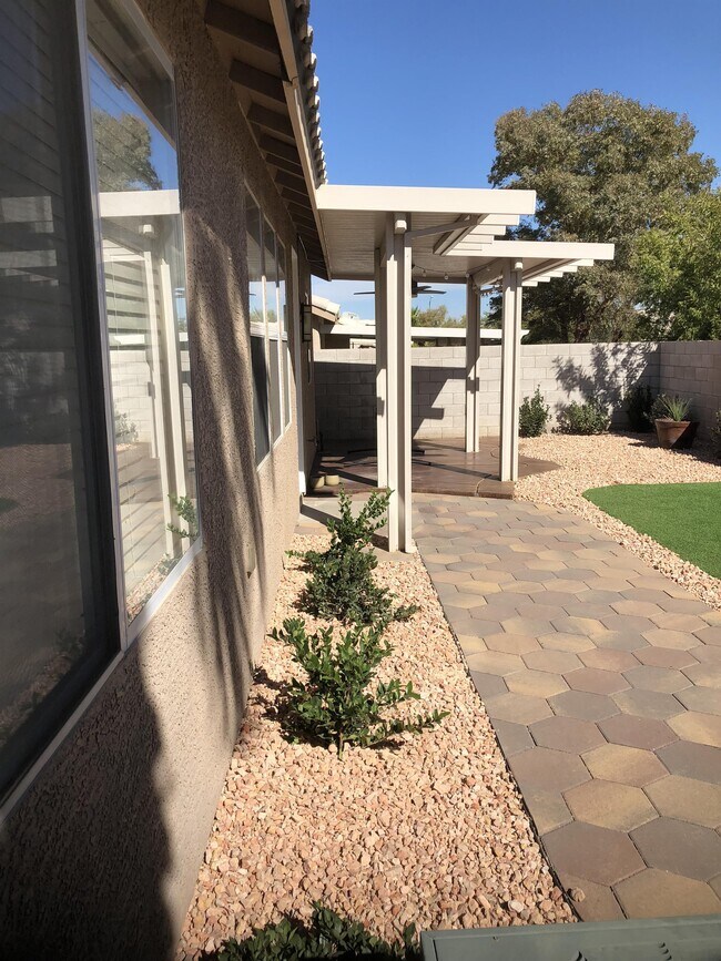 Building Photo - 198 Crown Imperial St