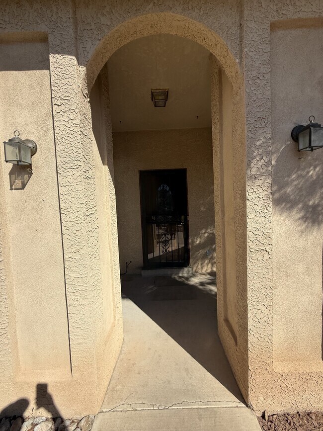 Building Photo - 6717 Tesuque Dr NW