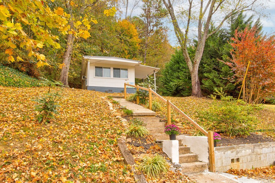 Stairs to access property - 4403 Strawberry Plains Pike