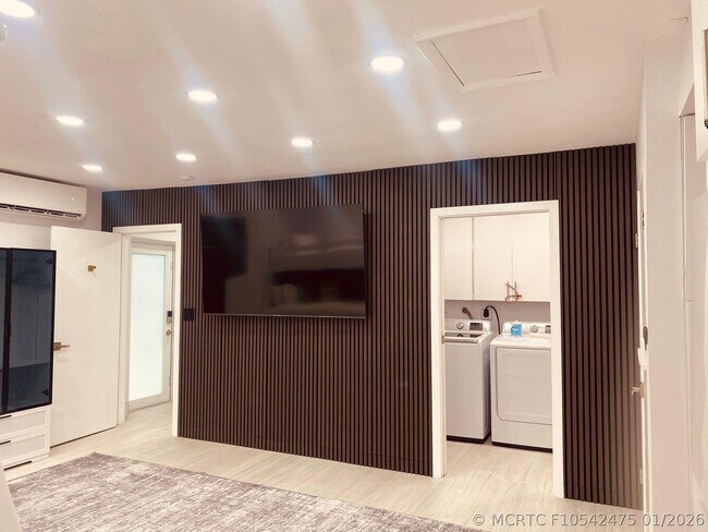Building Photo - 1800 Admirals Way