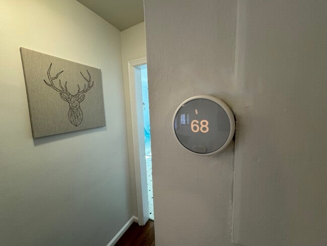 Building Photo - 1805 Piedmont Way NE