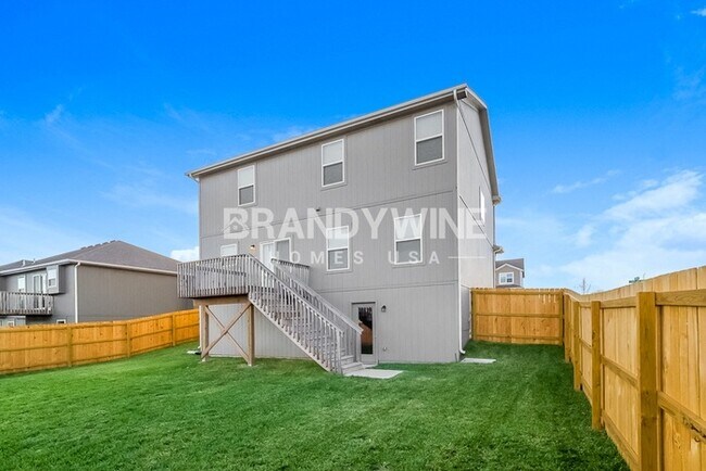 Building Photo - Apply Now! 4BED 3BATH
