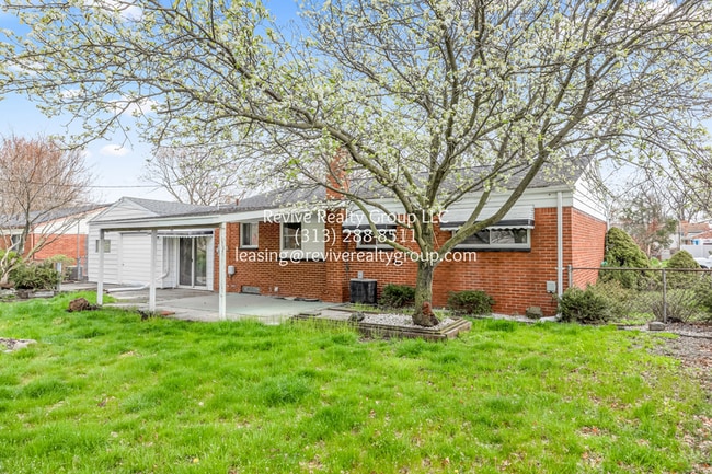 Building Photo - 7223 Mohawk St