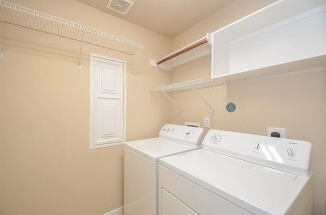 Building Photo - 24643 Hampton Lakes Dr