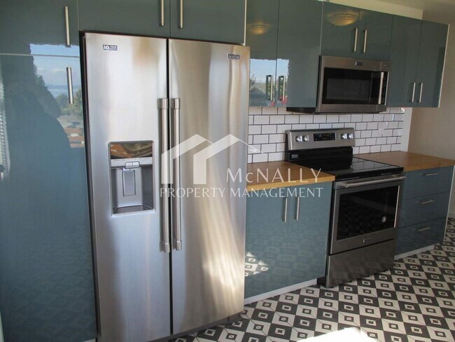 Building Photo - Gorgeous 3 Bedroom, 1 Bathroom Rambler near downtown Gig Harbor!