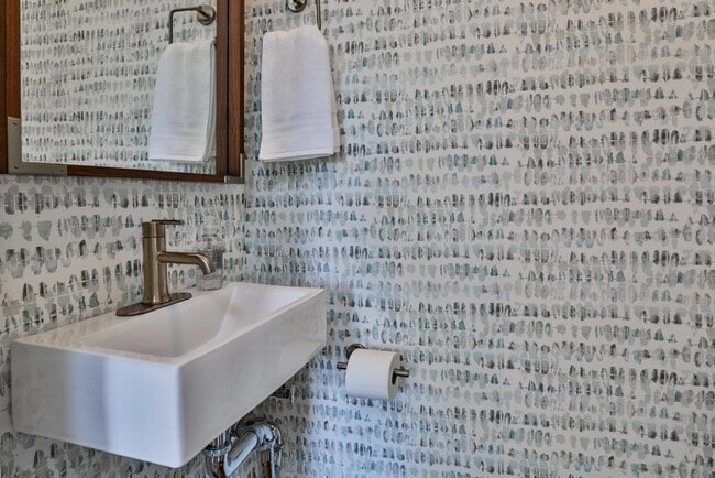 Building Photo - 107 Greenwood St