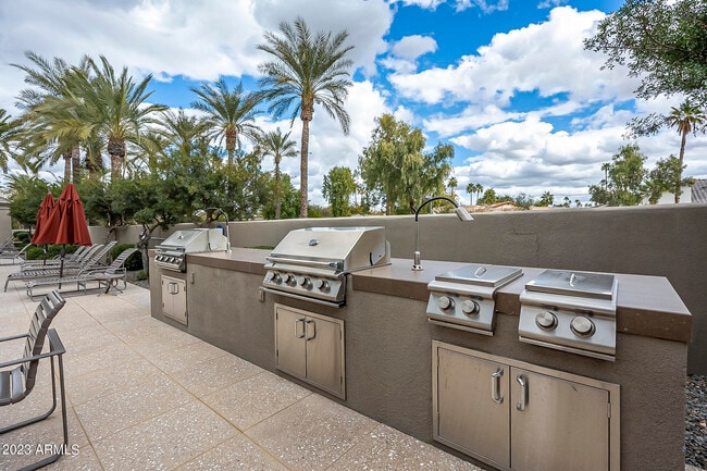 Building Photo - 7878 E Gainey Ranch Rd