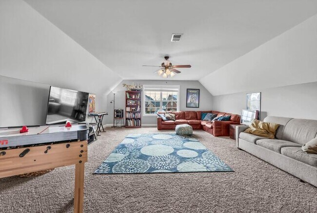 Building Photo - 820 Carousel Ct
