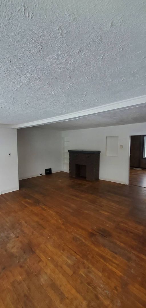 Building Photo - Charming 2-Bedroom Property in Prime Location