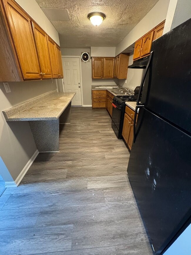 Building Photo - 4 Bedroom 2 Bath in Mckees Rocks!